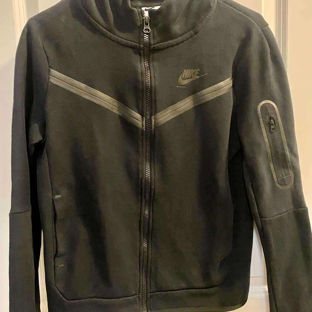 Nike Tech kids size Large Black. Like new!